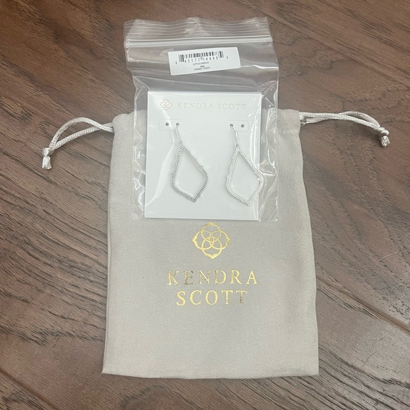 Kendra Scott Jewelry - NWT Kendra Scott silver Sophia earrings